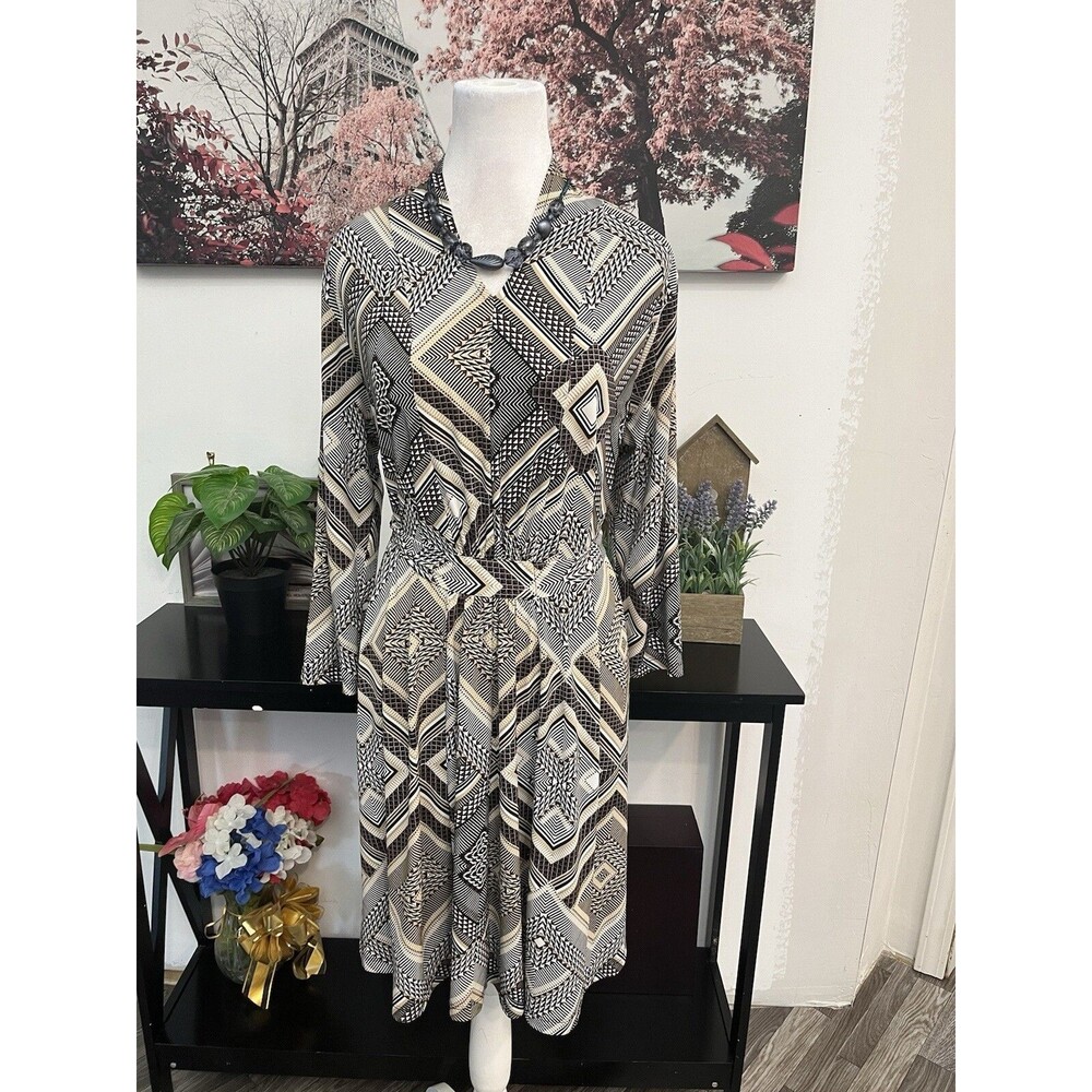 Charming Charlie Women’s Sheath Dress Medium Geometric V Neck Tie Waist